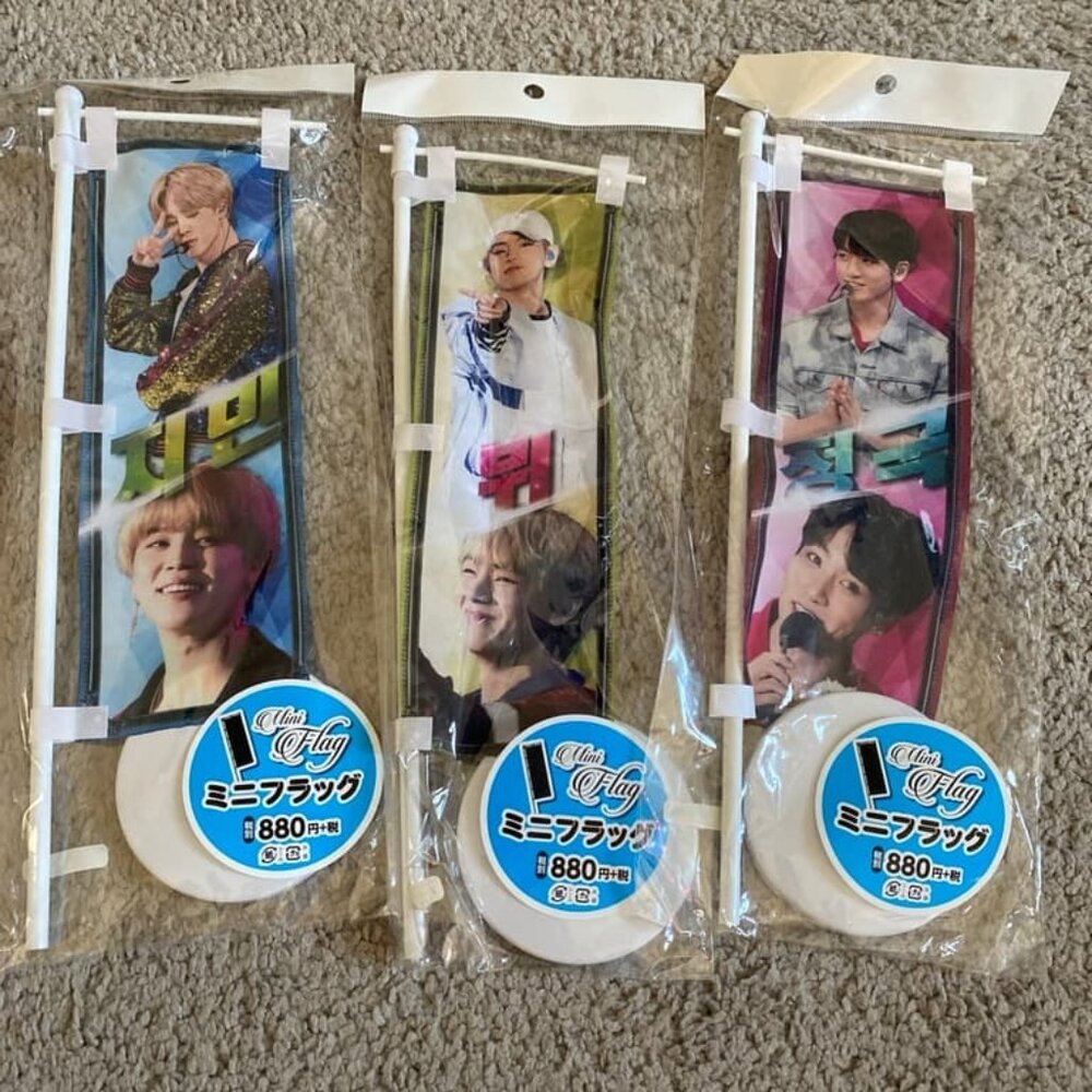 BTS k-pop mini flag stand lot 3 jimin Jung kook V NWT